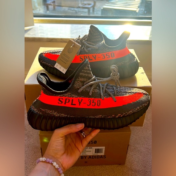 Yeezy Boost 350 V2 Carbon Beluga Size US 6.5 M - Picture 1 of 3